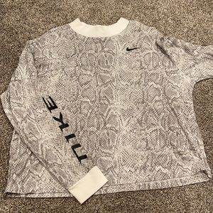 Women’s athletic long sleeve